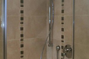 Duschkabine mit doppelter Borde senkrecht