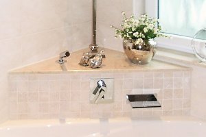 Wannenablage aus Botticino diagonal