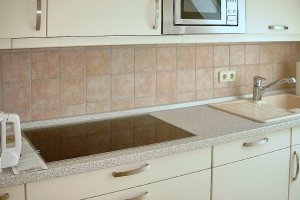 Küchenspiegel mit Feinsteinzeugfliesen 115 x 15 cm in antik Optik