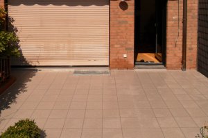 Terrasse mit Abdeckwinkel und FS- Fliesen