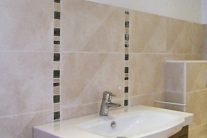 doppelte Borde am Waschtisch senkrecht