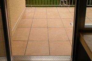 Entwässerungsrinne vor Balkontür