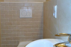 Feinsteinzeugfliesen im Mauerverband